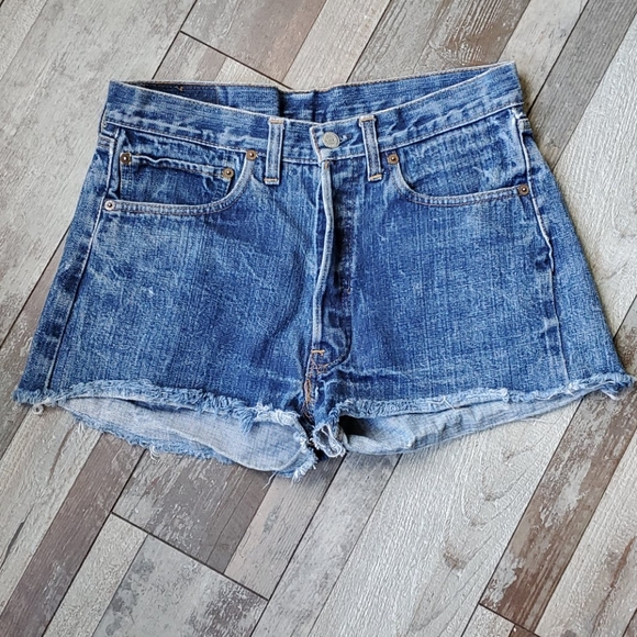 mom jean shorts levis